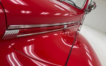 Dodge-Luxury-liner-1940-Viper-Red-Dove-Gray-11