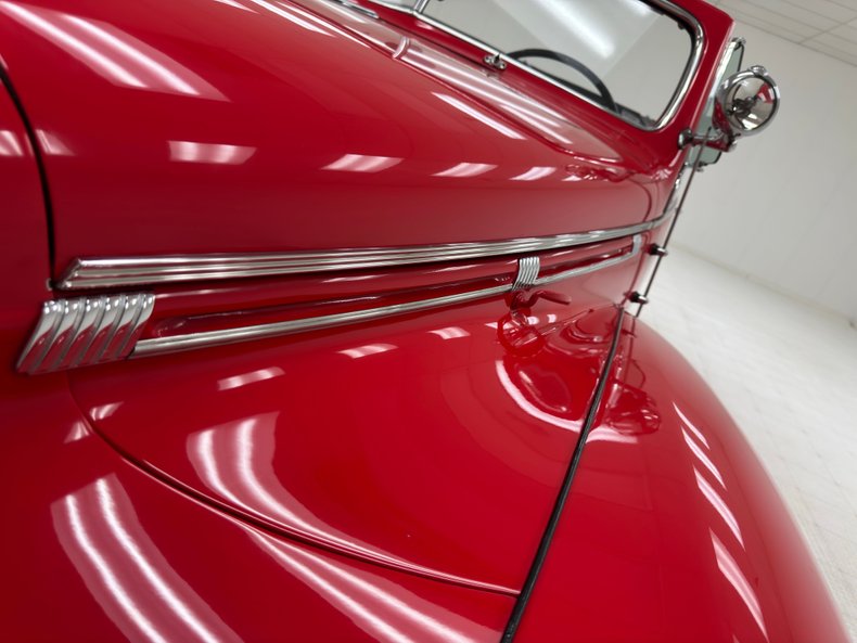 Dodge-Luxury-liner-1940-Viper-Red-Dove-Gray-11