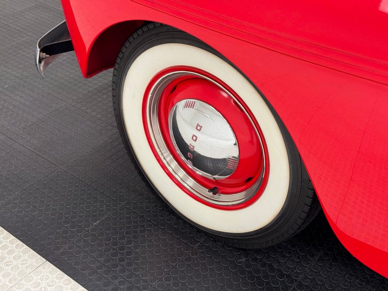 Dodge-Luxury-liner-1940-Viper-Red-Dove-Gray-12