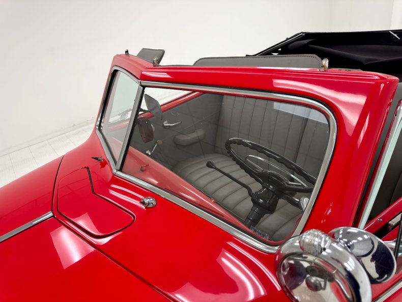 Dodge-Luxury-liner-1940-Viper-Red-Dove-Gray-13