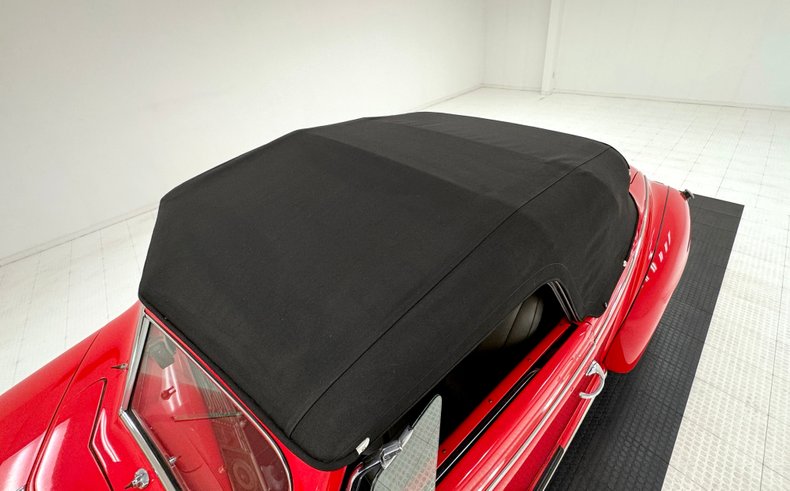 Dodge-Luxury-liner-1940-Viper-Red-Dove-Gray-14