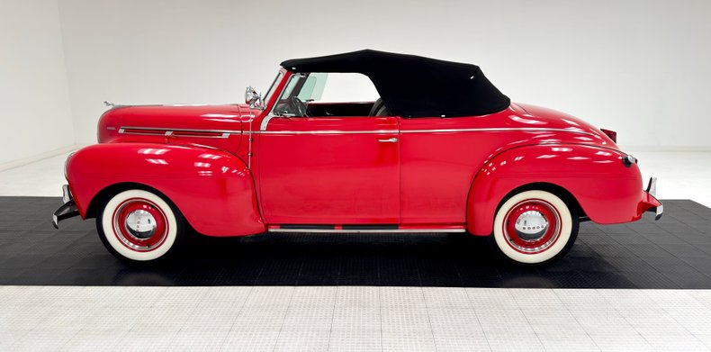 Dodge-Luxury-liner-1940-Viper-Red-Dove-Gray-16