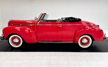 Dodge-Luxury-liner-1940-Viper-Red-Dove-Gray-17