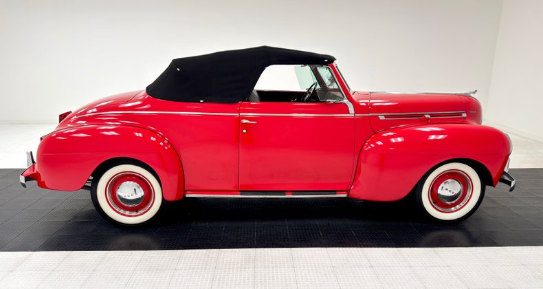 Dodge-Luxury-liner-1940-Viper-Red-Dove-Gray-18