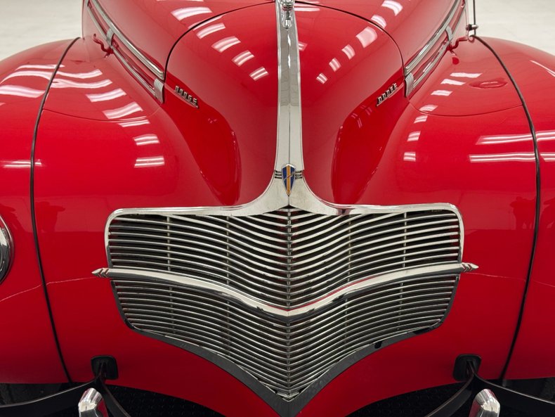 Dodge-Luxury-liner-1940-Viper-Red-Dove-Gray-20