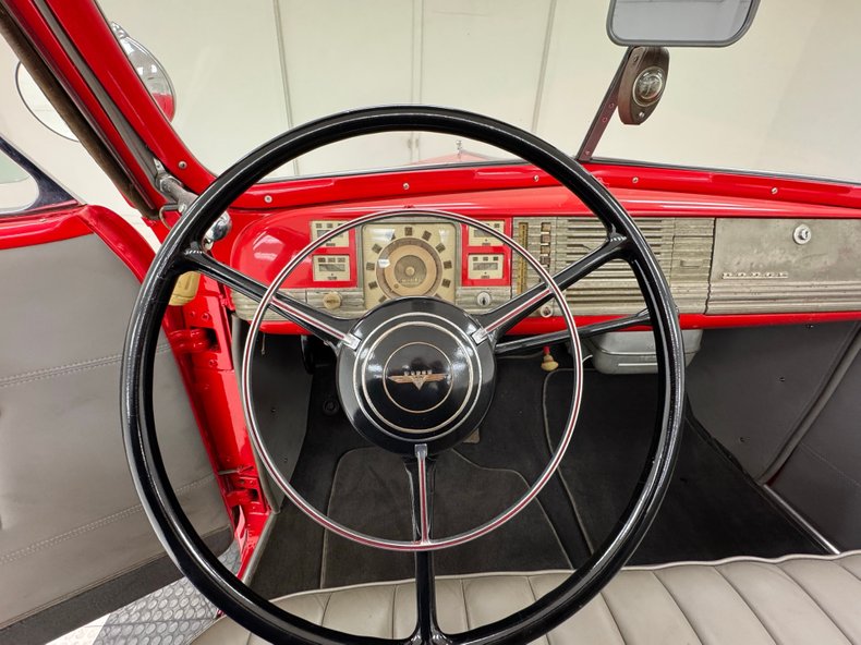 Dodge-Luxury-liner-1940-Viper-Red-Dove-Gray-22