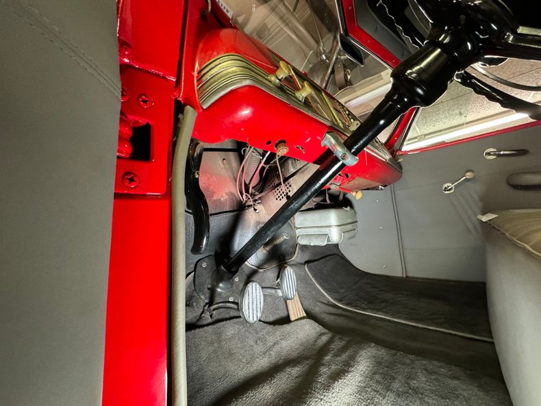 Dodge-Luxury-liner-1940-Viper-Red-Dove-Gray-23