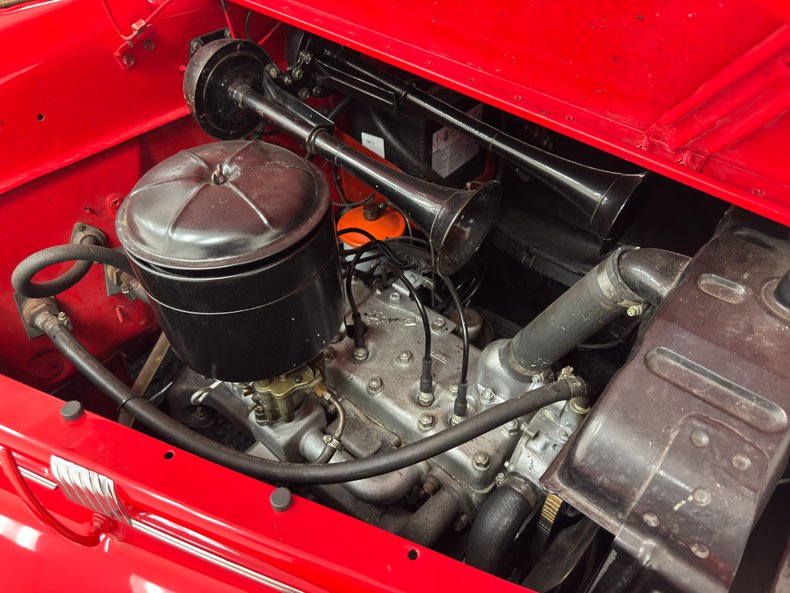 Dodge-Luxury-liner-1940-Viper-Red-Dove-Gray-32