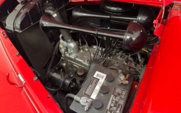 Dodge-Luxury-liner-1940-Viper-Red-Dove-Gray-33