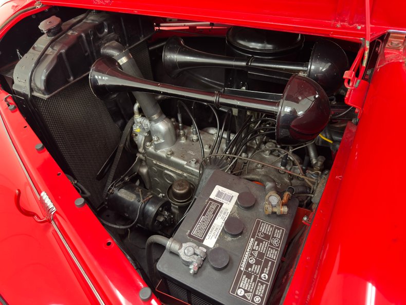 Dodge-Luxury-liner-1940-Viper-Red-Dove-Gray-33