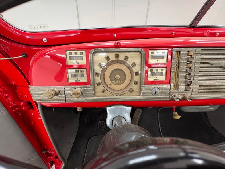 Dodge-Luxury-liner-1940-Viper-Red-Dove-Gray-4