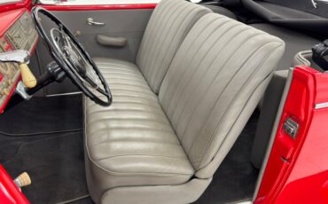 Dodge-Luxury-liner-1940-Viper-Red-Dove-Gray-40