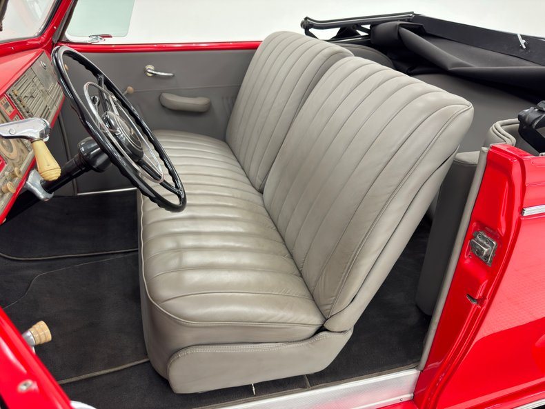 Dodge-Luxury-liner-1940-Viper-Red-Dove-Gray-40