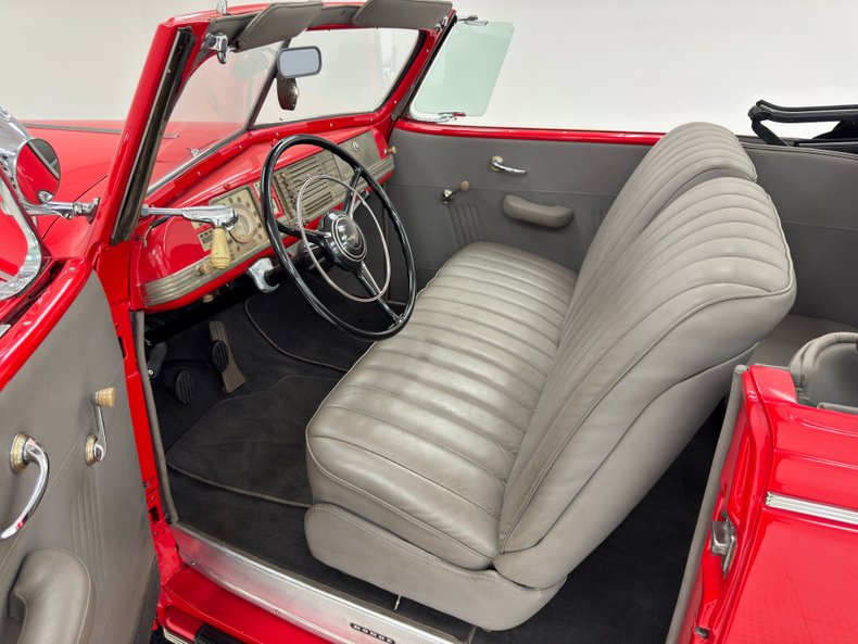 Dodge-Luxury-liner-1940-Viper-Red-Dove-Gray-41