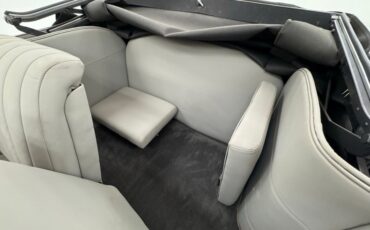 Dodge-Luxury-liner-1940-Viper-Red-Dove-Gray-42