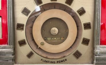 Dodge-Luxury-liner-1940-Viper-Red-Dove-Gray-46