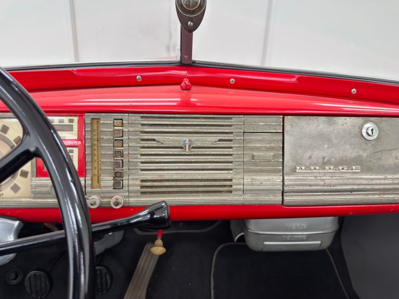Dodge-Luxury-liner-1940-Viper-Red-Dove-Gray-47