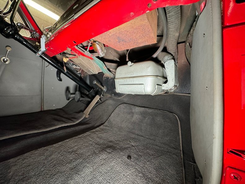 Dodge-Luxury-liner-1940-Viper-Red-Dove-Gray-5