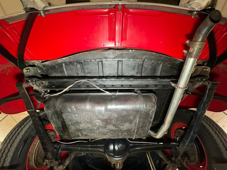 Dodge-Luxury-liner-1940-Viper-Red-Dove-Gray-6