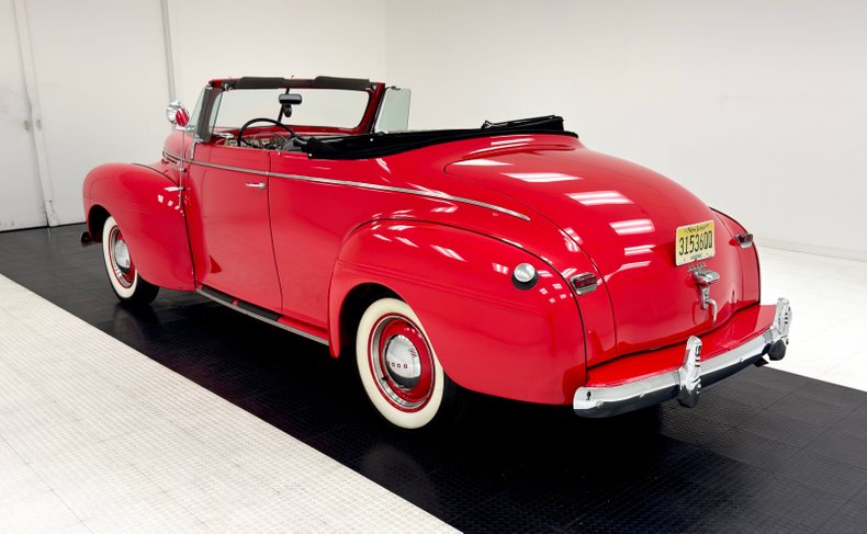 Dodge-Luxury-liner-1940-Viper-Red-Dove-Gray-7