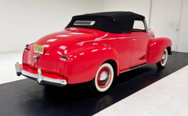 Dodge-Luxury-liner-1940-Viper-Red-Dove-Gray-9