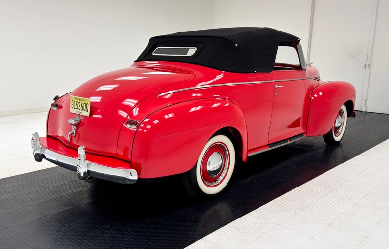 Dodge-Luxury-liner-1940-Viper-Red-Dove-Gray-9