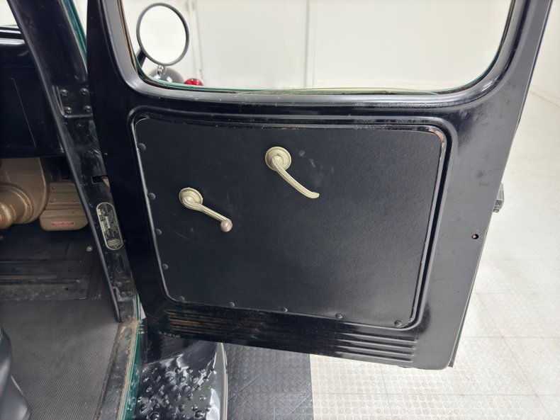 Dodge-Vc-1940-Arbor-Green-Black-2