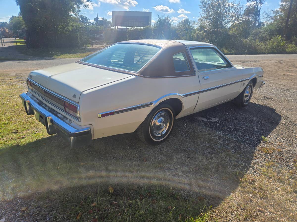 Dodge-aspen-1977-white-4