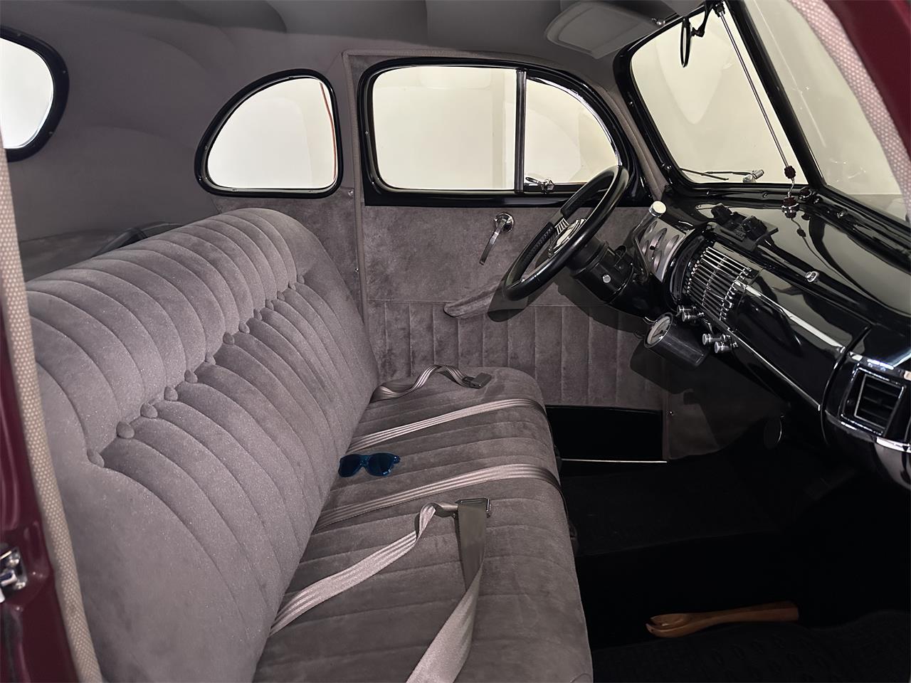 Ford-2-dr-coupe-1940-Cherry-Red-Grey-10