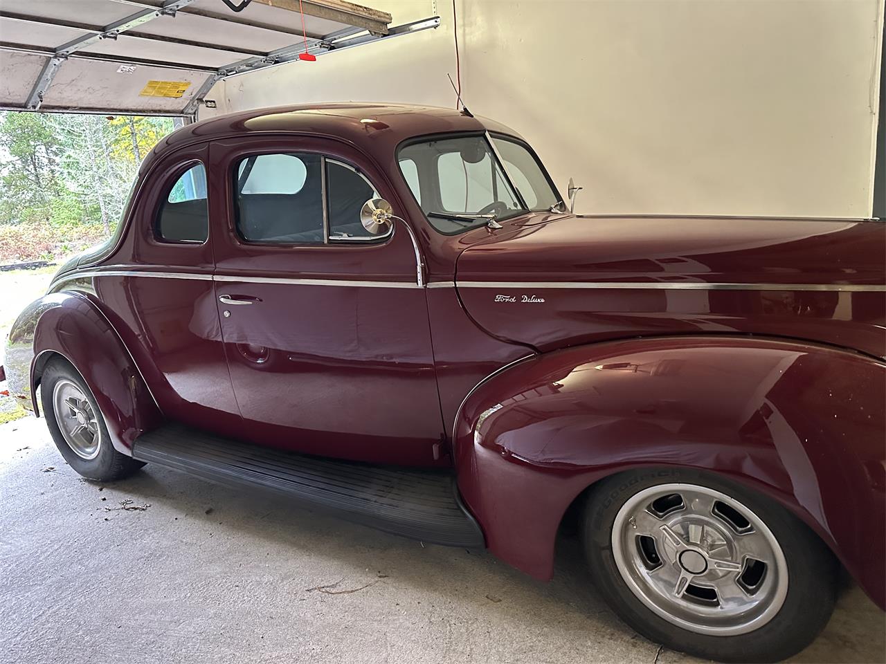 Ford-2-dr-coupe-1940-Cherry-Red-Grey-3