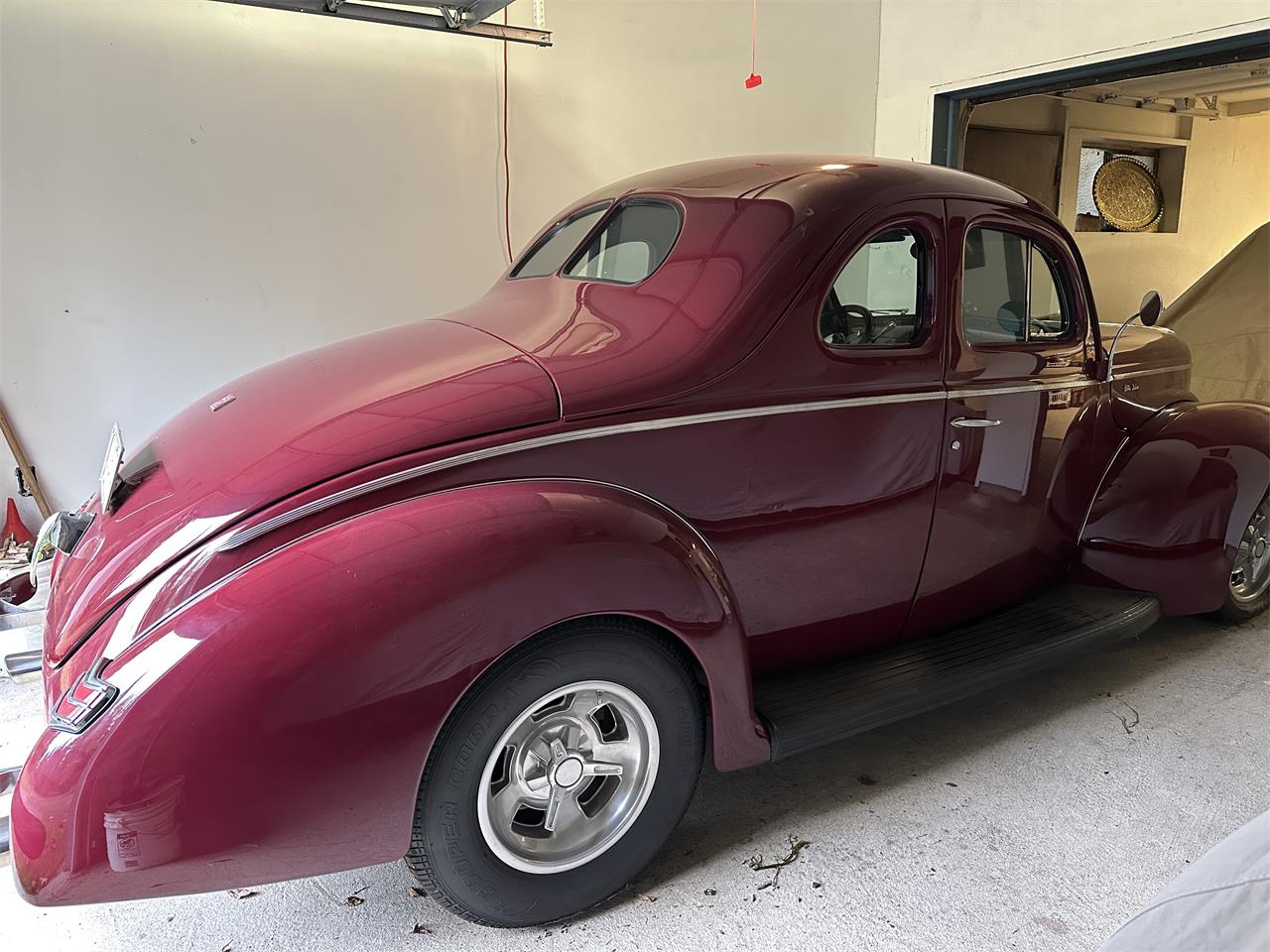 Ford-2-dr-coupe-1940-Cherry-Red-Grey-4