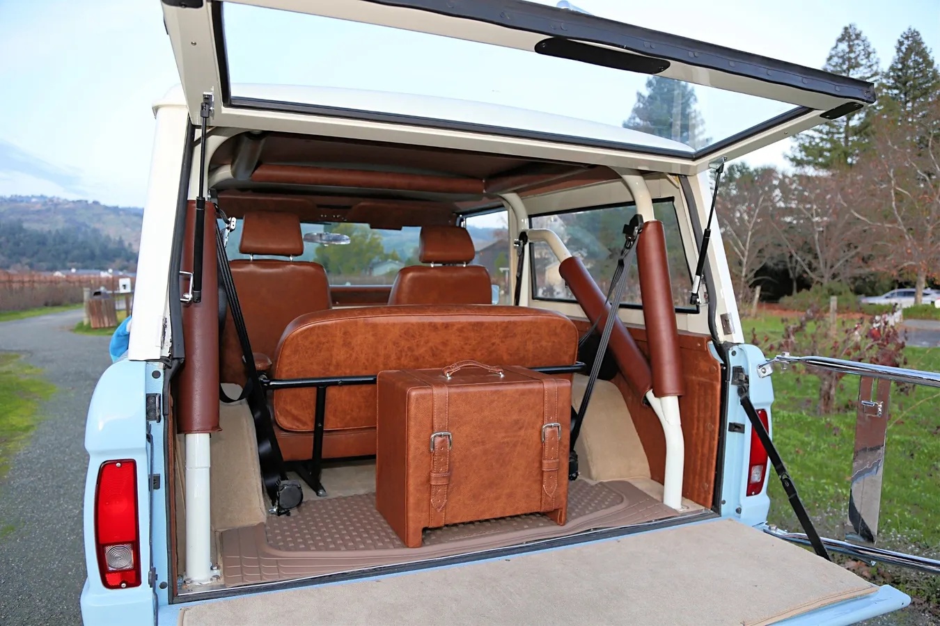 Ford-Bronco-1966-Baby-Blue-Brown-10