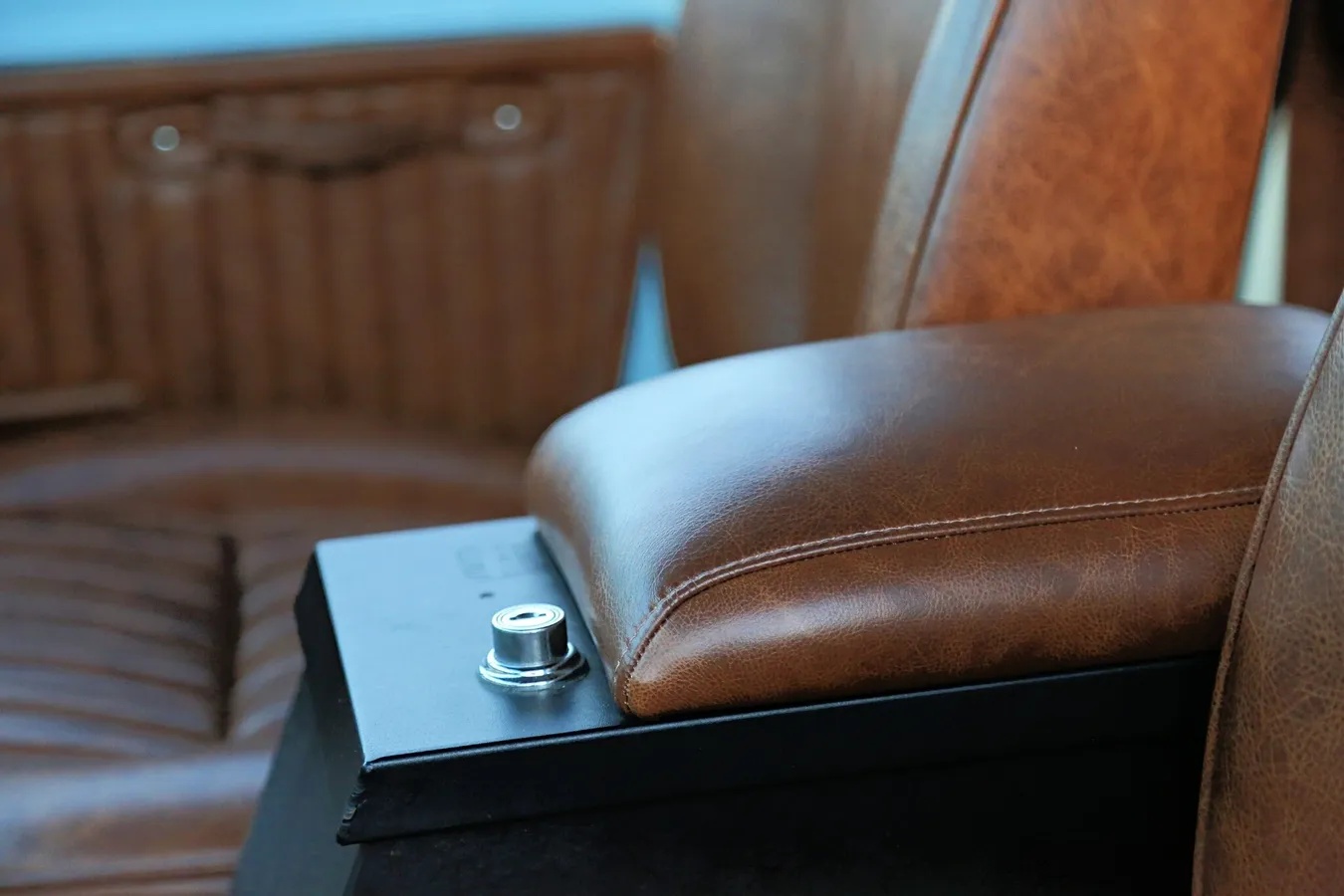 Ford-Bronco-1966-Baby-Blue-Brown-11