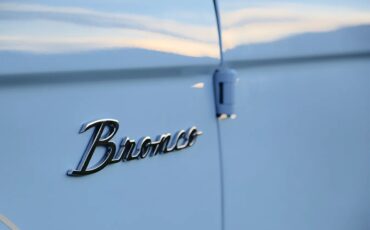 Ford-Bronco-1966-Baby-Blue-Brown