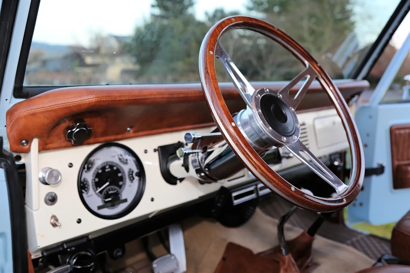 Ford-Bronco-1966-Baby-Blue-Brown-4