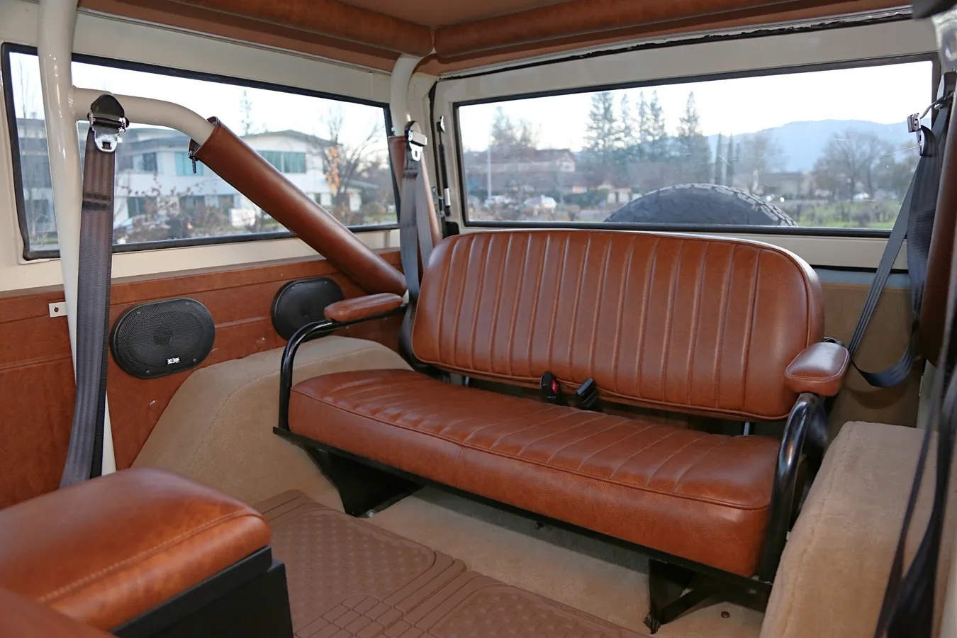 Ford-Bronco-1966-Baby-Blue-Brown-6