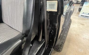 Ford-Bronco-1977-SUV-5