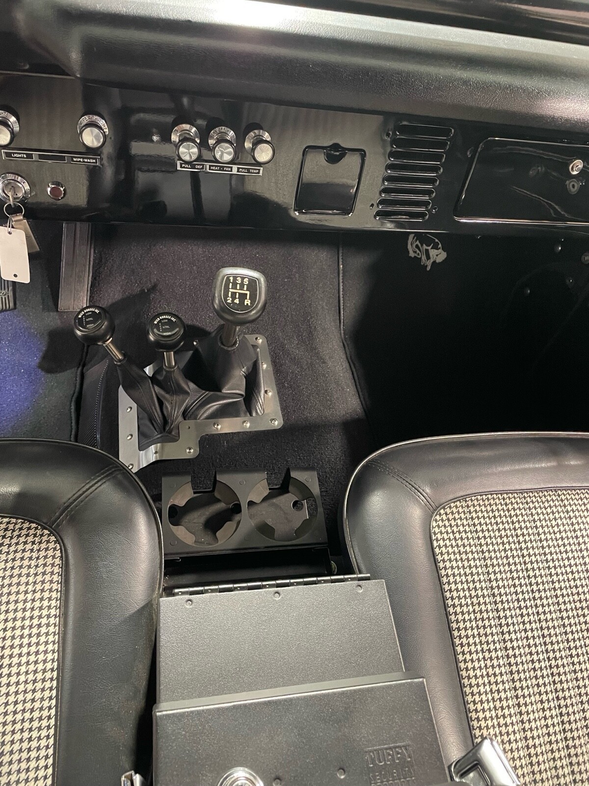 Ford-Bronco-1977-SUV-7