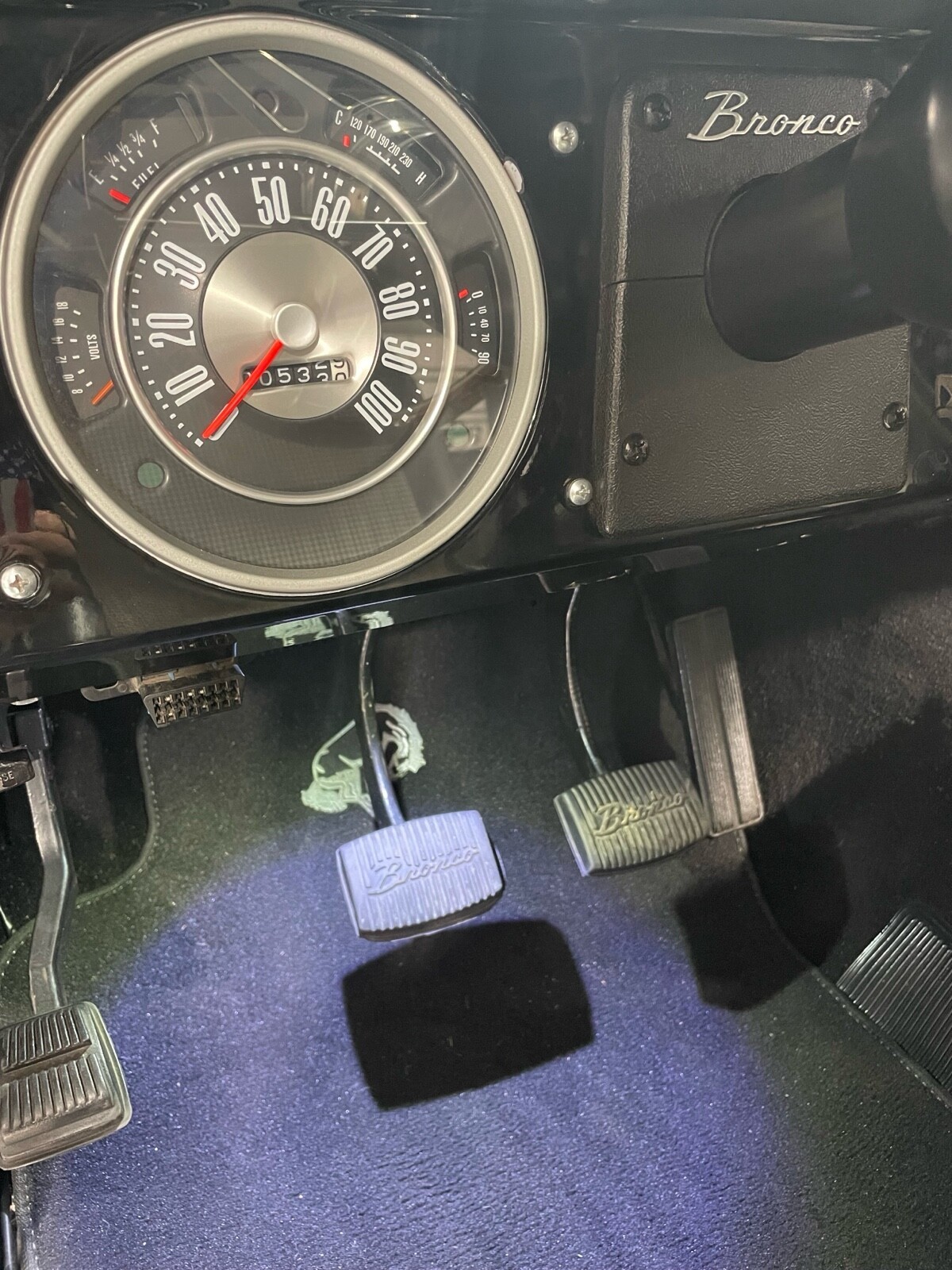 Ford-Bronco-1977-SUV-9