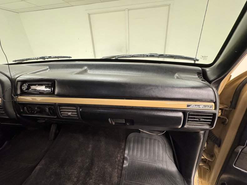 Ford-Bronco-1992-Tan-Black-16