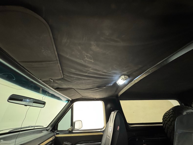 Ford-Bronco-1992-Tan-Black-18