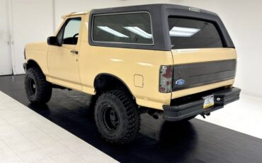 Ford-Bronco-1992-Tan-Black-2