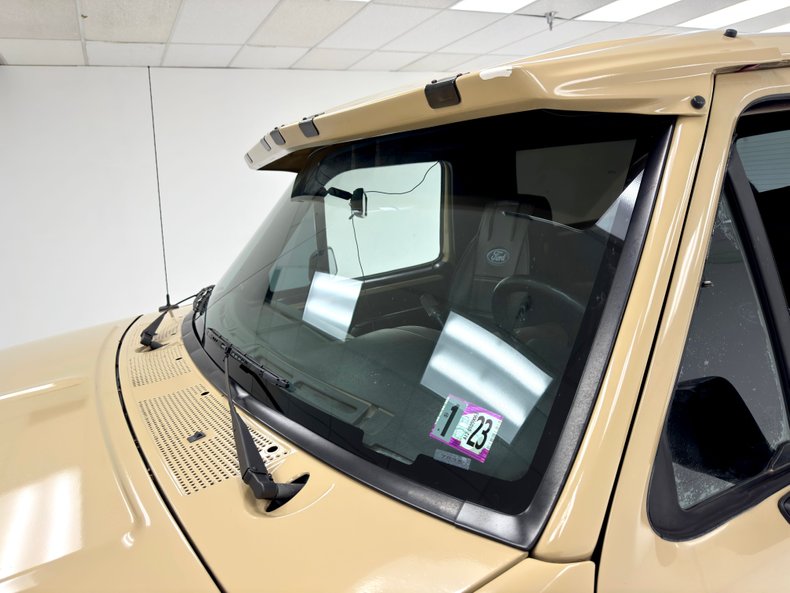 Ford-Bronco-1992-Tan-Black-28