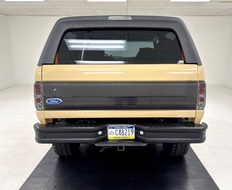 Ford-Bronco-1992-Tan-Black-3