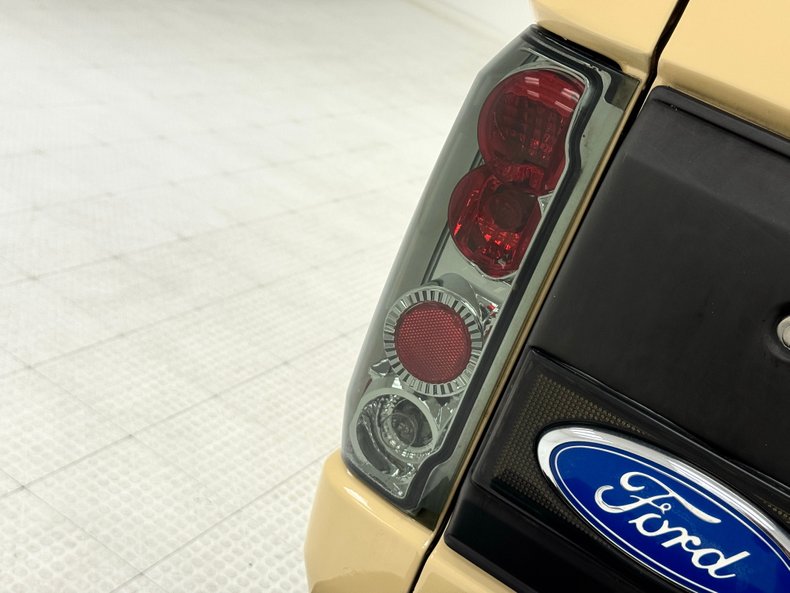 Ford-Bronco-1992-Tan-Black-31