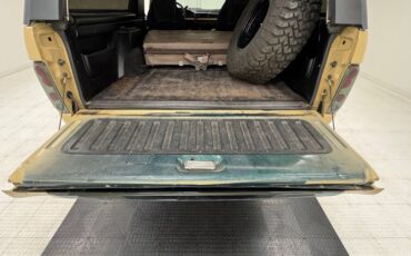 Ford-Bronco-1992-Tan-Black-37