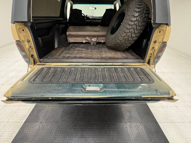 Ford-Bronco-1992-Tan-Black-37