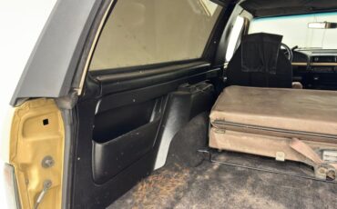 Ford-Bronco-1992-Tan-Black-38