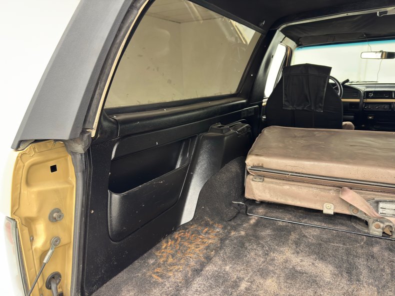 Ford-Bronco-1992-Tan-Black-38