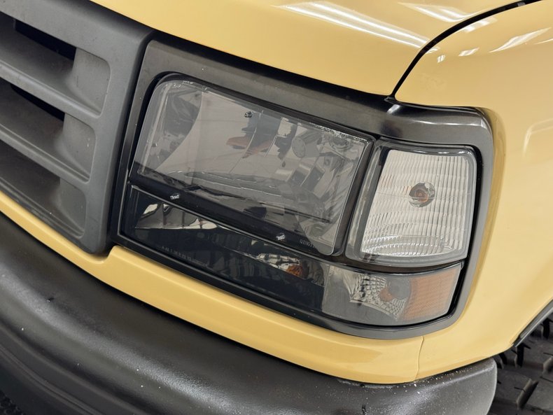 Ford-Bronco-1992-Tan-Black-39